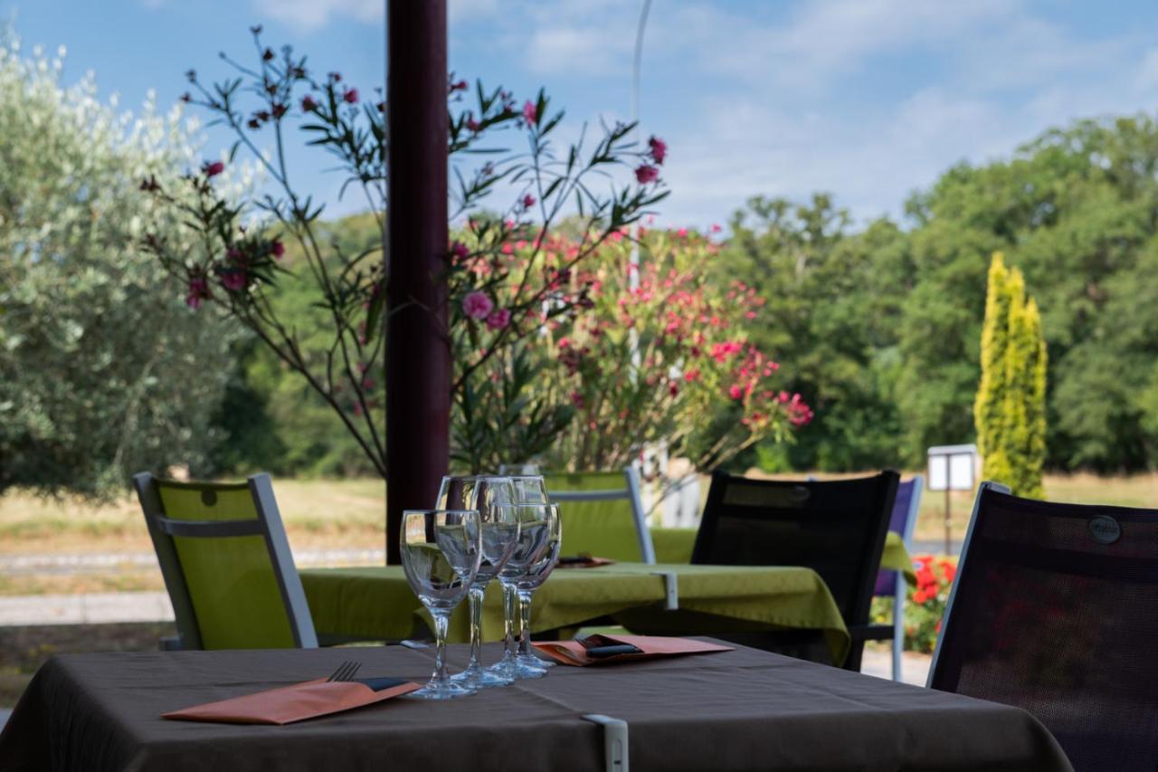 Logis Hotel Restaurant L'Escapade Le Pechereau Bagian luar foto