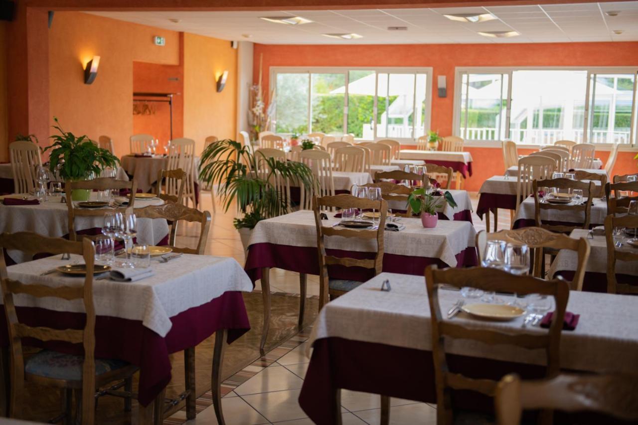 Logis Hotel Restaurant L'Escapade Le Pechereau Bagian luar foto
