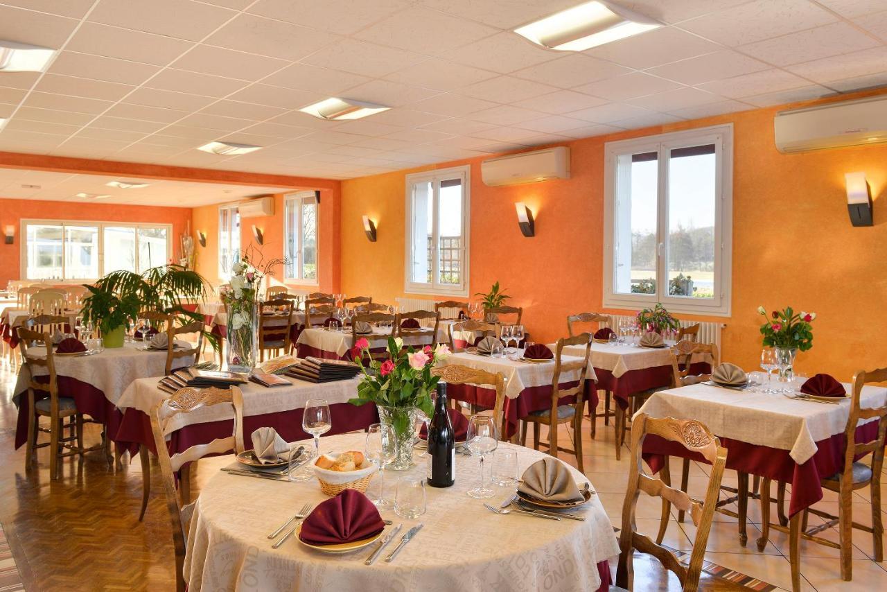 Logis Hotel Restaurant L'Escapade Le Pechereau Bagian luar foto